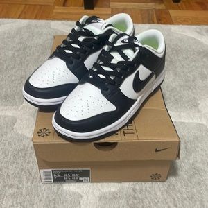 NIKE DUNK LOW NEXT NATURE, SIZE 7 MENS/SIZE 8.5 WOMENS, BLACK/WHITE, NEW!!